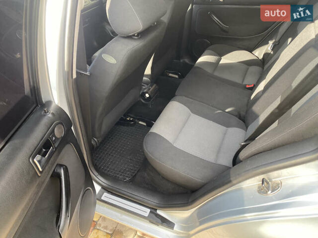 Серый Фольксваген Гольф, объемом двигателя 1.6 л и пробегом 280 тыс. км за 3200 $, фото 13 на Automoto.ua