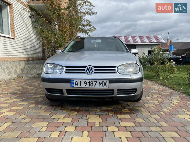 Серый Фольксваген Гольф, объемом двигателя 1.6 л и пробегом 280 тыс. км за 3200 $, фото 2 на Automoto.ua