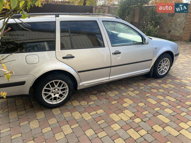 Серый Фольксваген Гольф, объемом двигателя 1.6 л и пробегом 280 тыс. км за 3200 $, фото 5 на Automoto.ua