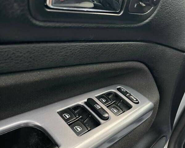 Сірий Фольксваген Гольф, об'ємом двигуна 1.6 л та пробігом 199 тис. км за 5649 $, фото 31 на Automoto.ua