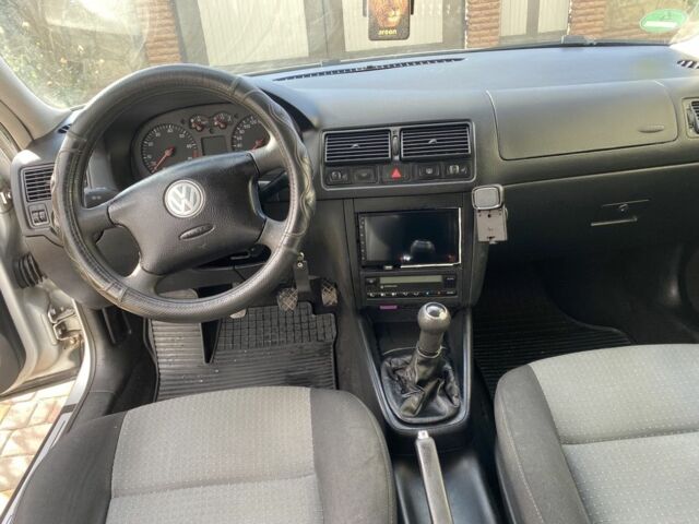 Сірий Фольксваген Гольф, об'ємом двигуна 1.6 л та пробігом 280 тис. км за 3200 $, фото 13 на Automoto.ua