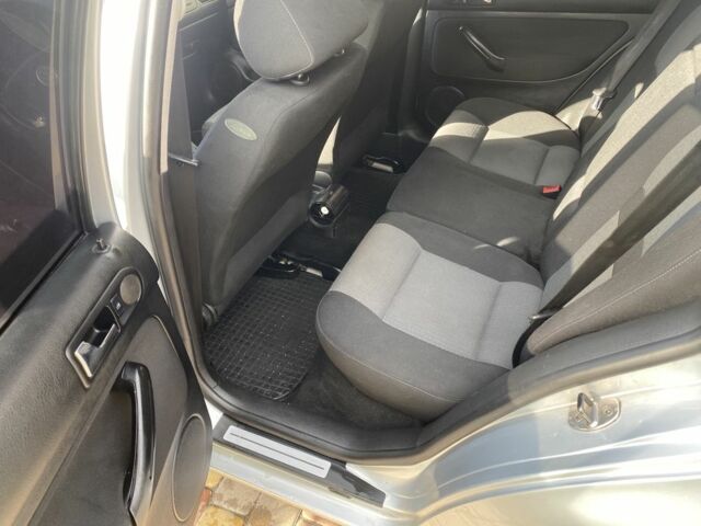 Сірий Фольксваген Гольф, об'ємом двигуна 1.6 л та пробігом 280 тис. км за 3200 $, фото 12 на Automoto.ua