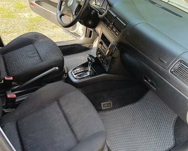 Сірий Фольксваген Гольф, об'ємом двигуна 1.6 л та пробігом 197 тис. км за 4700 $, фото 7 на Automoto.ua