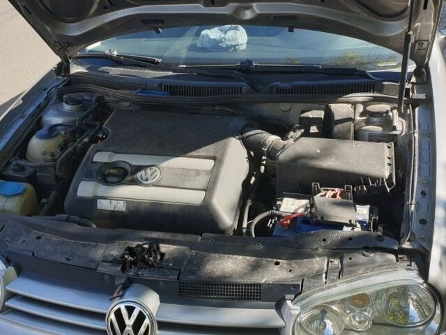 Серый Фольксваген Гольф, объемом двигателя 1.6 л и пробегом 235 тыс. км за 4300 $, фото 7 на Automoto.ua