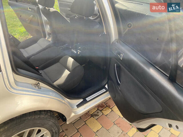 Серый Фольксваген Гольф, объемом двигателя 1.6 л и пробегом 280 тыс. км за 3200 $, фото 17 на Automoto.ua