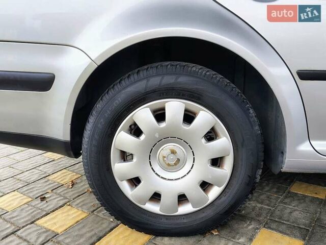 Серый Фольксваген Гольф, объемом двигателя 1.4 л и пробегом 220 тыс. км за 4500 $, фото 36 на Automoto.ua