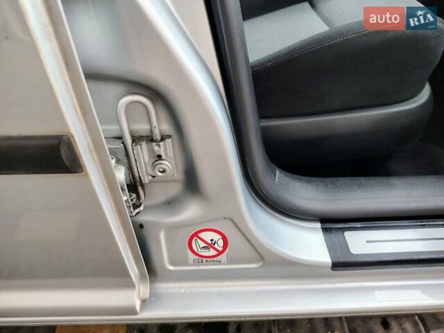 Серый Фольксваген Гольф, объемом двигателя 1.4 л и пробегом 220 тыс. км за 4500 $, фото 90 на Automoto.ua