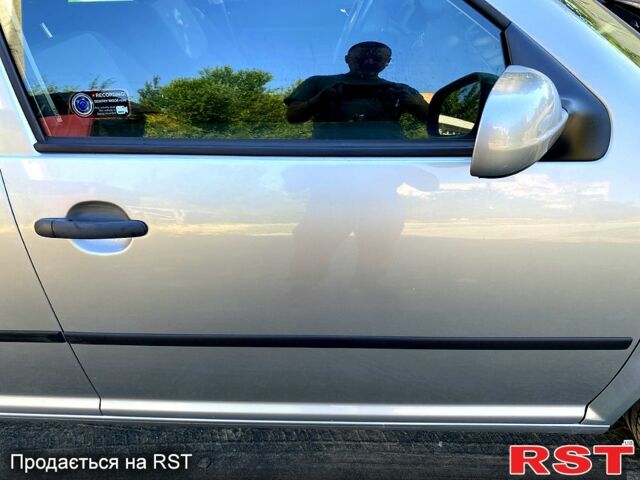 Серый Фольксваген Гольф, объемом двигателя 1.6 л и пробегом 144 тыс. км за 4500 $, фото 6 на Automoto.ua