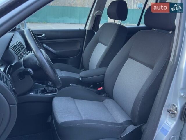 Серый Фольксваген Гольф, объемом двигателя 1.6 л и пробегом 199 тыс. км за 5400 $, фото 25 на Automoto.ua