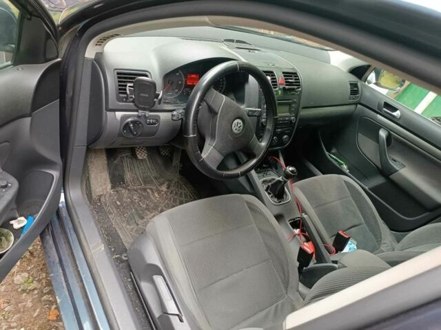 Серый Фольксваген Гольф, объемом двигателя 1.9 л и пробегом 320 тыс. км за 3200 $, фото 3 на Automoto.ua