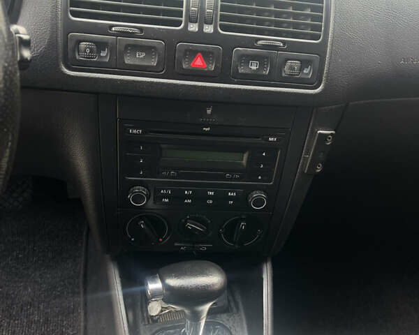 Серый Фольксваген Гольф, объемом двигателя 1.6 л и пробегом 279 тыс. км за 5300 $, фото 9 на Automoto.ua