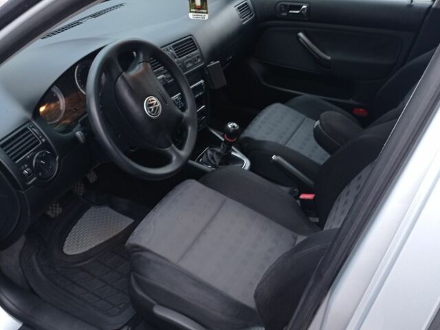 Серый Фольксваген Гольф, объемом двигателя 1.6 л и пробегом 230 тыс. км за 4800 $, фото 1 на Automoto.ua