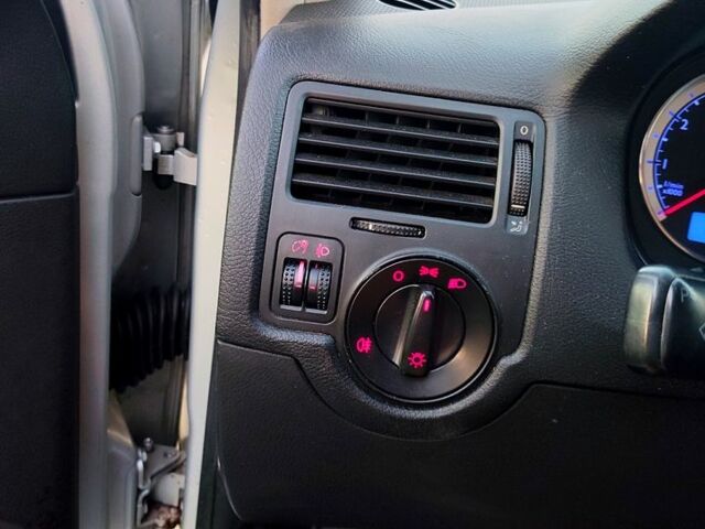 Серый Фольксваген Гольф, объемом двигателя 1.6 л и пробегом 210 тыс. км за 4700 $, фото 9 на Automoto.ua