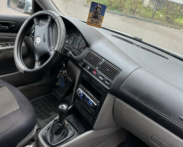 Серый Фольксваген Гольф, объемом двигателя 1.6 л и пробегом 297 тыс. км за 4300 $, фото 4 на Automoto.ua