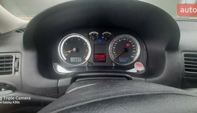 Фольксваген Гольф 2006 в Вышгороде на Automoto.ua Серый Фольксваген Гольф, объемом двигателя 1.39 л и пробегом 237 тыс. км за 5300 $, фото 2 на Automoto.ua