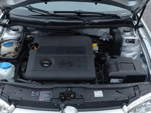 Серый Фольксваген Гольф, объемом двигателя 1.6 л и пробегом 230 тыс. км за 4800 $, фото 6 на Automoto.ua