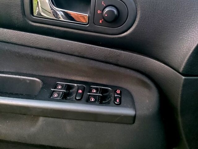 Серый Фольксваген Гольф, объемом двигателя 1.6 л и пробегом 210 тыс. км за 4700 $, фото 8 на Automoto.ua