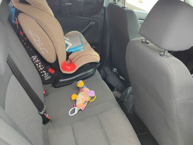 Сірий Фольксваген Гольф, об'ємом двигуна 1.6 л та пробігом 251 тис. км за 6000 $, фото 3 на Automoto.ua