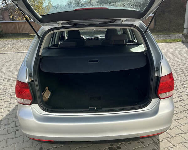 Серый Фольксваген Гольф, объемом двигателя 1.6 л и пробегом 211 тыс. км за 6300 $, фото 4 на Automoto.ua