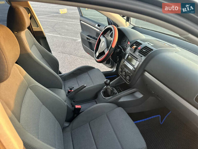 Сірий Фольксваген Гольф, об'ємом двигуна 1.39 л та пробігом 254 тис. км за 5200 $, фото 35 на Automoto.ua