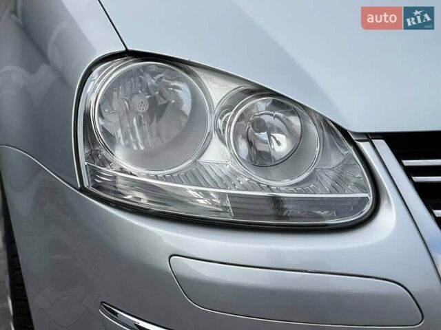 Серый Фольксваген Гольф, объемом двигателя 1.6 л и пробегом 198 тыс. км за 6899 $, фото 16 на Automoto.ua