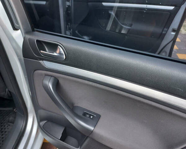 Серый Фольксваген Гольф, объемом двигателя 1.6 л и пробегом 188 тыс. км за 6300 $, фото 9 на Automoto.ua