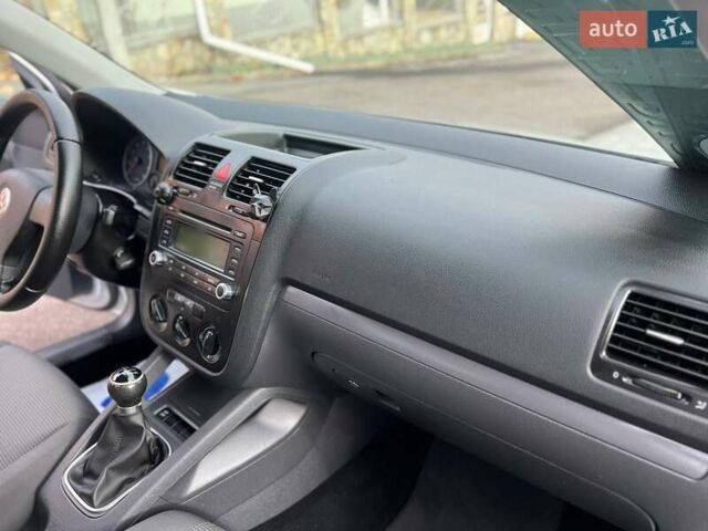 Серый Фольксваген Гольф, объемом двигателя 1.6 л и пробегом 198 тыс. км за 6899 $, фото 43 на Automoto.ua