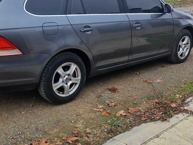 Серый Фольксваген Гольф, объемом двигателя 1.6 л и пробегом 300 тыс. км за 3900 $, фото 5 на Automoto.ua