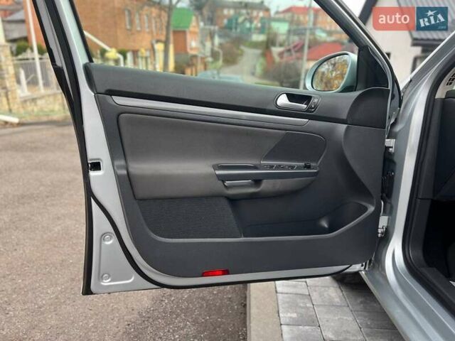 Серый Фольксваген Гольф, объемом двигателя 1.6 л и пробегом 198 тыс. км за 6899 $, фото 46 на Automoto.ua