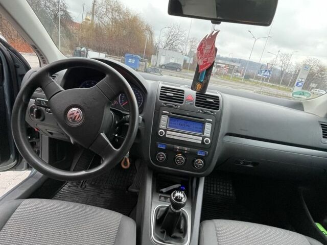 Сірий Фольксваген Гольф, об'ємом двигуна 1.6 л та пробігом 189 тис. км за 7688 $, фото 8 на Automoto.ua