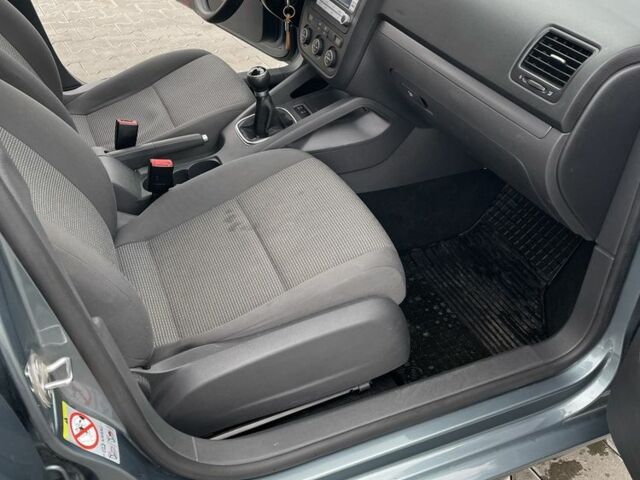 Сірий Фольксваген Гольф, об'ємом двигуна 1.6 л та пробігом 189 тис. км за 7688 $, фото 12 на Automoto.ua