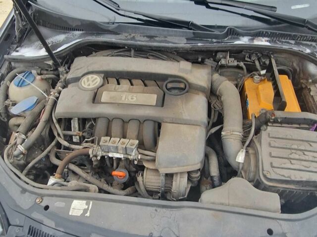 Серый Фольксваген Гольф, объемом двигателя 1.6 л и пробегом 300 тыс. км за 3900 $, фото 9 на Automoto.ua