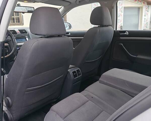 Серый Фольксваген Гольф, объемом двигателя 2 л и пробегом 350 тыс. км за 5999 $, фото 54 на Automoto.ua