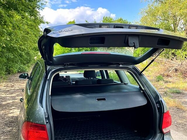 Серый Фольксваген Гольф, объемом двигателя 1.6 л и пробегом 227 тыс. км за 5300 $, фото 2 на Automoto.ua