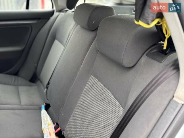 Фольксваген Гольф 2007 в Хмельницком на Automoto.ua Серый Фольксваген Гольф, объемом двигателя 1.9 л и пробегом 211 тыс. км за 6350 $, фото 5 на Automoto.ua