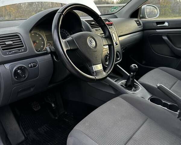 Сірий Фольксваген Гольф, об'ємом двигуна 1.6 л та пробігом 221 тис. км за 5500 $, фото 15 на Automoto.ua