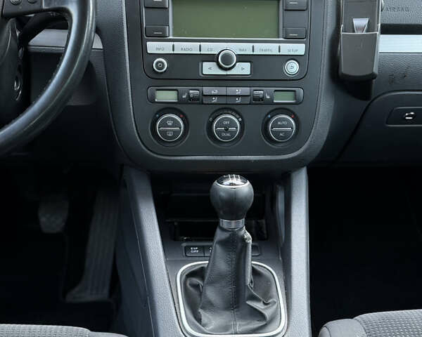 Сірий Фольксваген Гольф, об'ємом двигуна 1.4 л та пробігом 153 тис. км за 5400 $, фото 6 на Automoto.ua