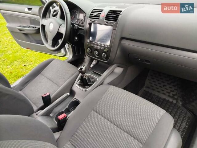 Серый Фольксваген Гольф, объемом двигателя 1.9 л и пробегом 365 тыс. км за 5750 $, фото 19 на Automoto.ua