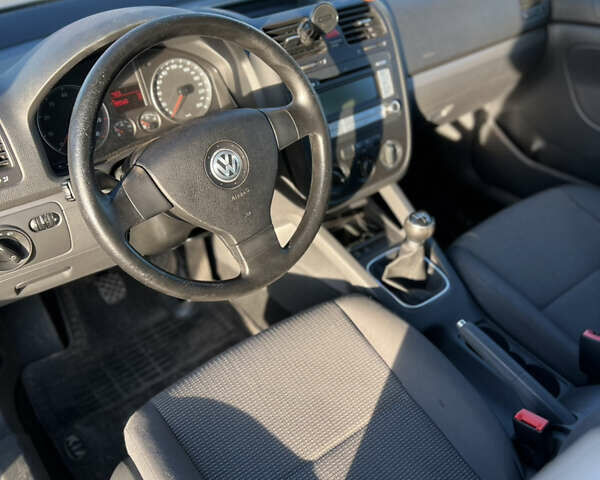 Серый Фольксваген Гольф, объемом двигателя 1.6 л и пробегом 200 тыс. км за 6300 $, фото 15 на Automoto.ua