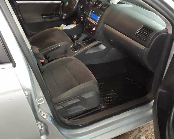 Серый Фольксваген Гольф, объемом двигателя 1.39 л и пробегом 257 тыс. км за 5500 $, фото 11 на Automoto.ua