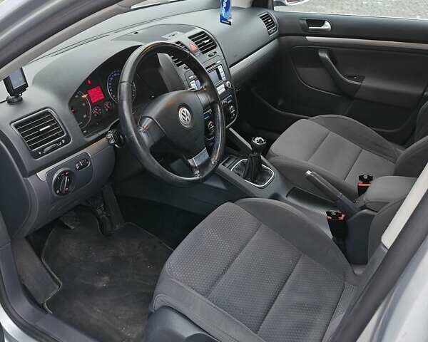 Серый Фольксваген Гольф, объемом двигателя 2 л и пробегом 350 тыс. км за 5500 $, фото 27 на Automoto.ua