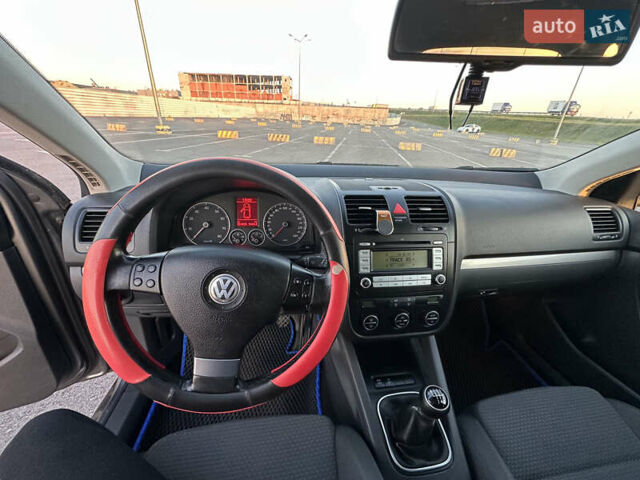 Сірий Фольксваген Гольф, об'ємом двигуна 1.39 л та пробігом 254 тис. км за 5200 $, фото 19 на Automoto.ua