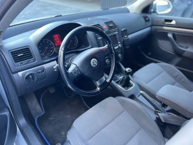 Серый Фольксваген Гольф, объемом двигателя 1.4 л и пробегом 217 тыс. км за 6350 $, фото 7 на Automoto.ua