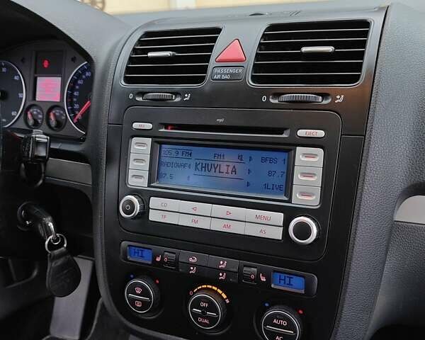 Серый Фольксваген Гольф, объемом двигателя 2 л и пробегом 350 тыс. км за 5500 $, фото 42 на Automoto.ua