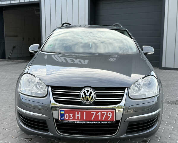 Сірий Фольксваген Гольф, об'ємом двигуна 0 л та пробігом 242 тис. км за 6700 $, фото 1 на Automoto.ua