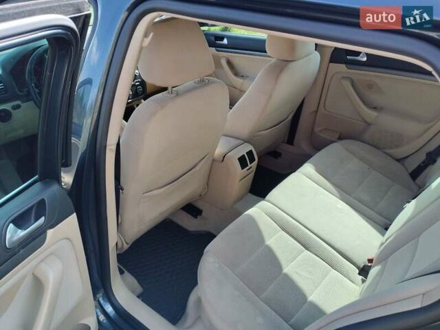 Серый Фольксваген Гольф, объемом двигателя 1.4 л и пробегом 213 тыс. км за 5500 $, фото 2 на Automoto.ua