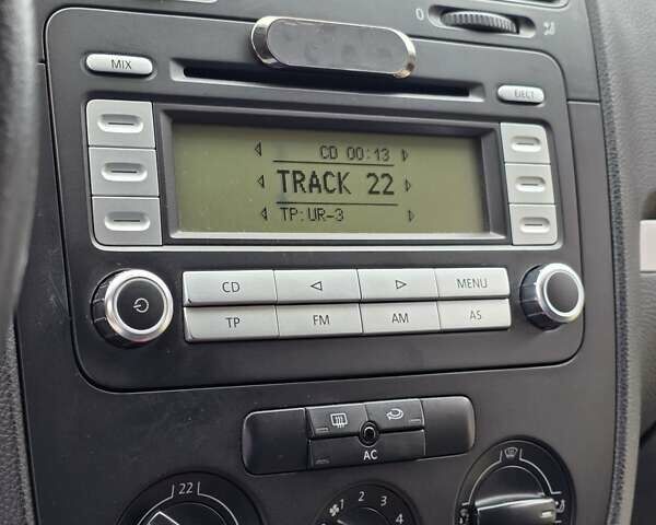 Серый Фольксваген Гольф, объемом двигателя 1.4 л и пробегом 261 тыс. км за 4999 $, фото 35 на Automoto.ua