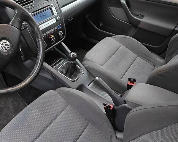 Серый Фольксваген Гольф, объемом двигателя 2 л и пробегом 350 тыс. км за 5999 $, фото 43 на Automoto.ua