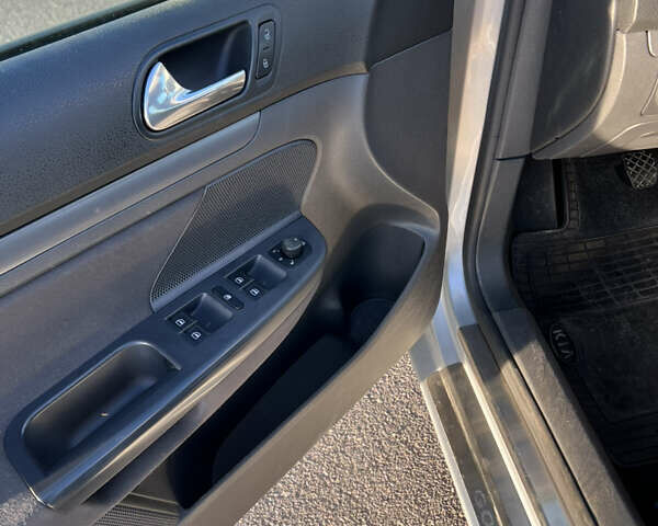 Серый Фольксваген Гольф, объемом двигателя 1.6 л и пробегом 200 тыс. км за 6300 $, фото 10 на Automoto.ua