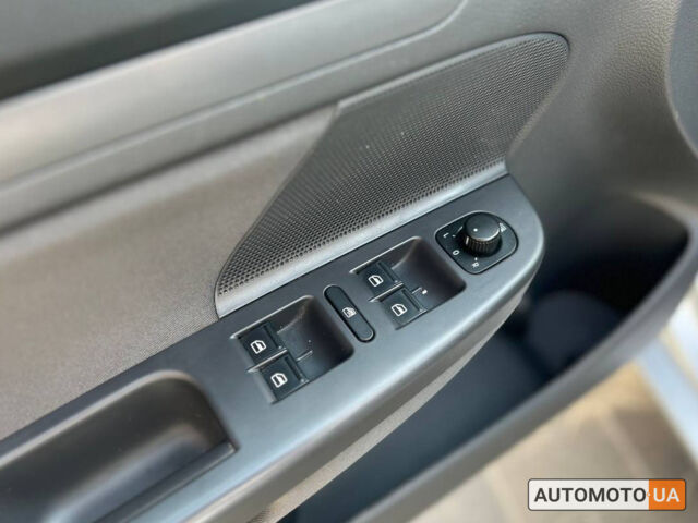 Фольксваген Гольф 2007 в Черновцах на Automoto.ua Серый Фольксваген Гольф, объемом двигателя 1.6 л и пробегом 287 тыс. км за 6000 $, фото 7 на Automoto.ua